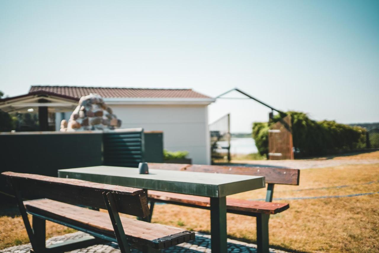 Black Tiger Seaside - Ferienwohnungen Direkt Am See Garden エクステリア 写真