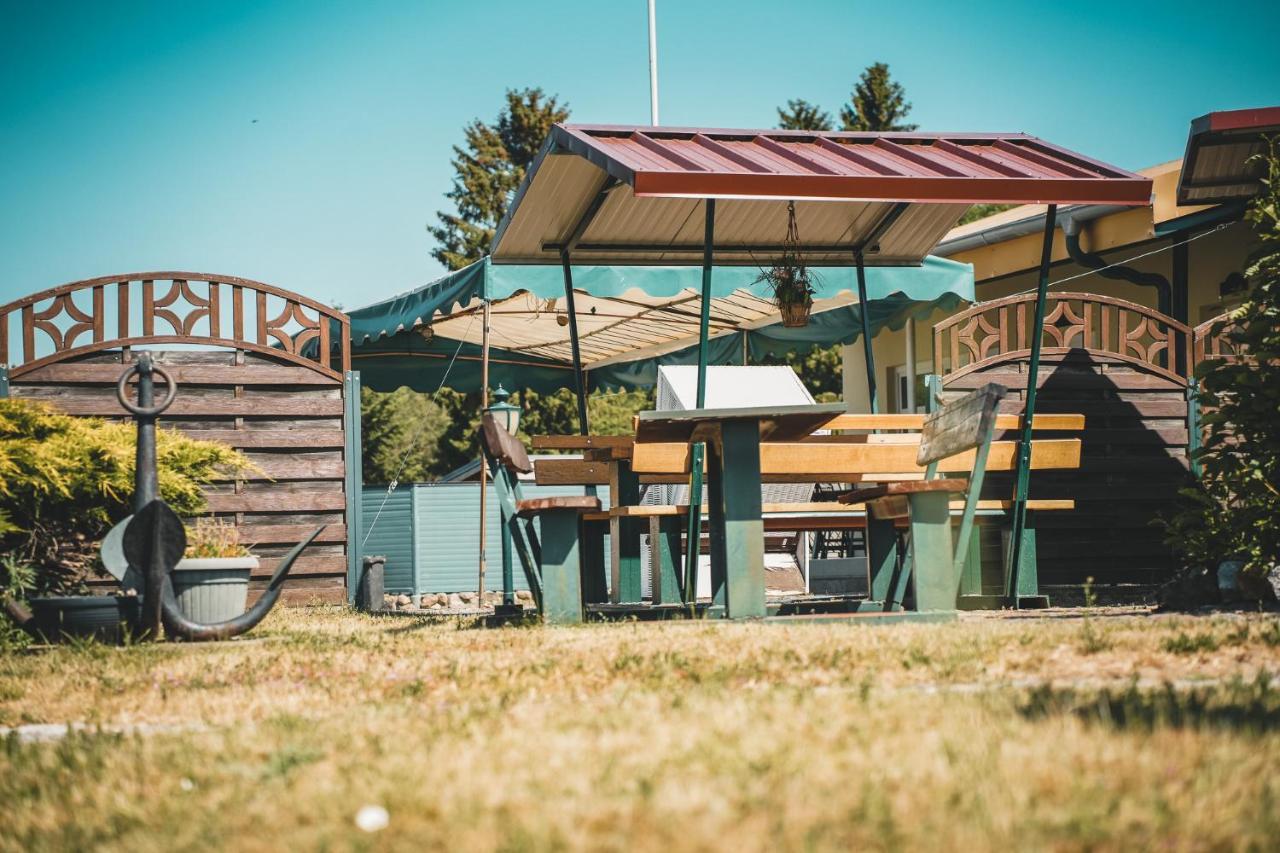 Black Tiger Seaside - Ferienwohnungen Direkt Am See Garden エクステリア 写真